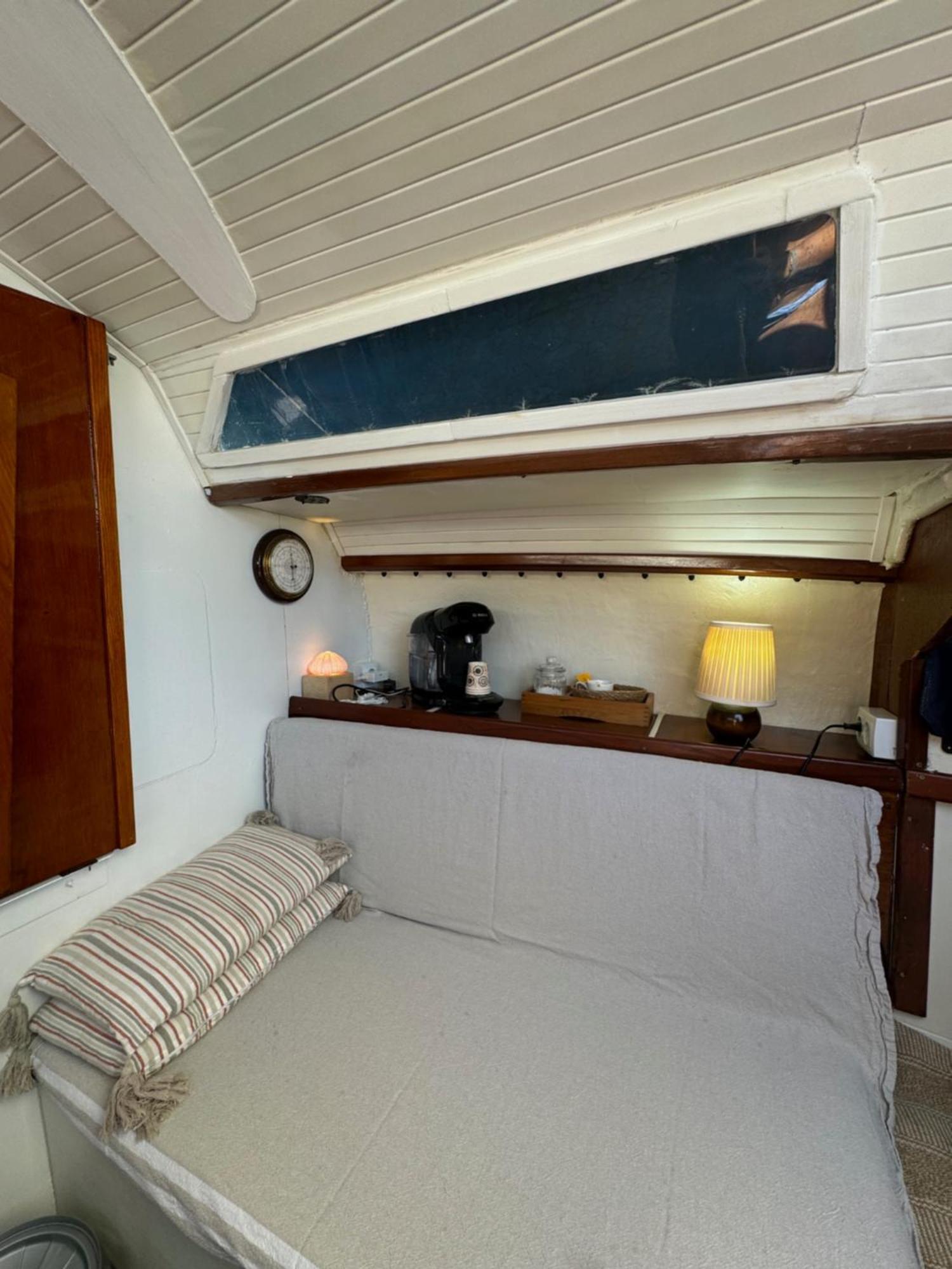 Experience Fantastique De Dormir Berce Par La Mer Pres De Barcelone Castelldefels Exterior foto