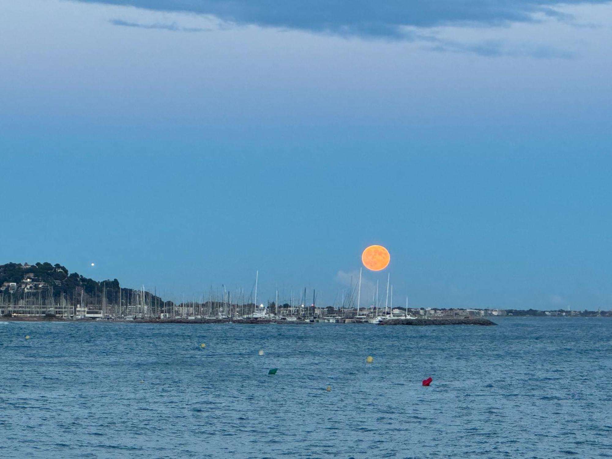 Experience Fantastique De Dormir Berce Par La Mer Pres De Barcelone Castelldefels Exterior foto